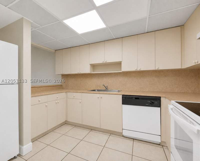 2 bedroom Condominium at 6940 Miami Gardens Dr 1-531, Coral Gate East Condo, Hialeah — photo 3