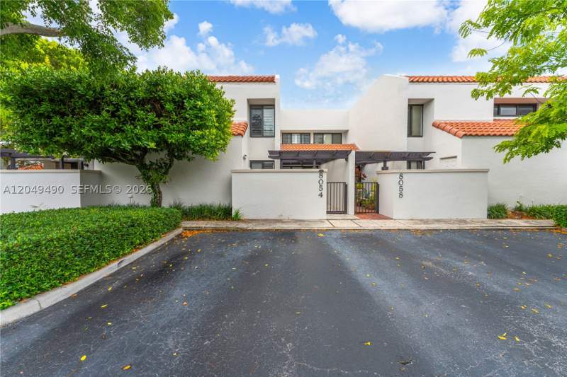 3 bedroom Townhouse at 8054 SW 86th Ter, Dadeland Walk, Miami — photo 2