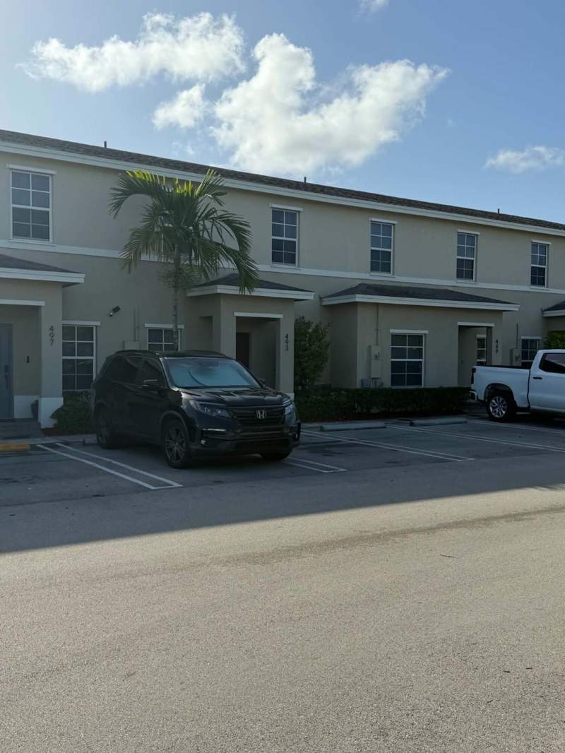 3 bedroom Townhouse at 493 NE 5th Place, Fvp Subdivision, Florida City — photo 4