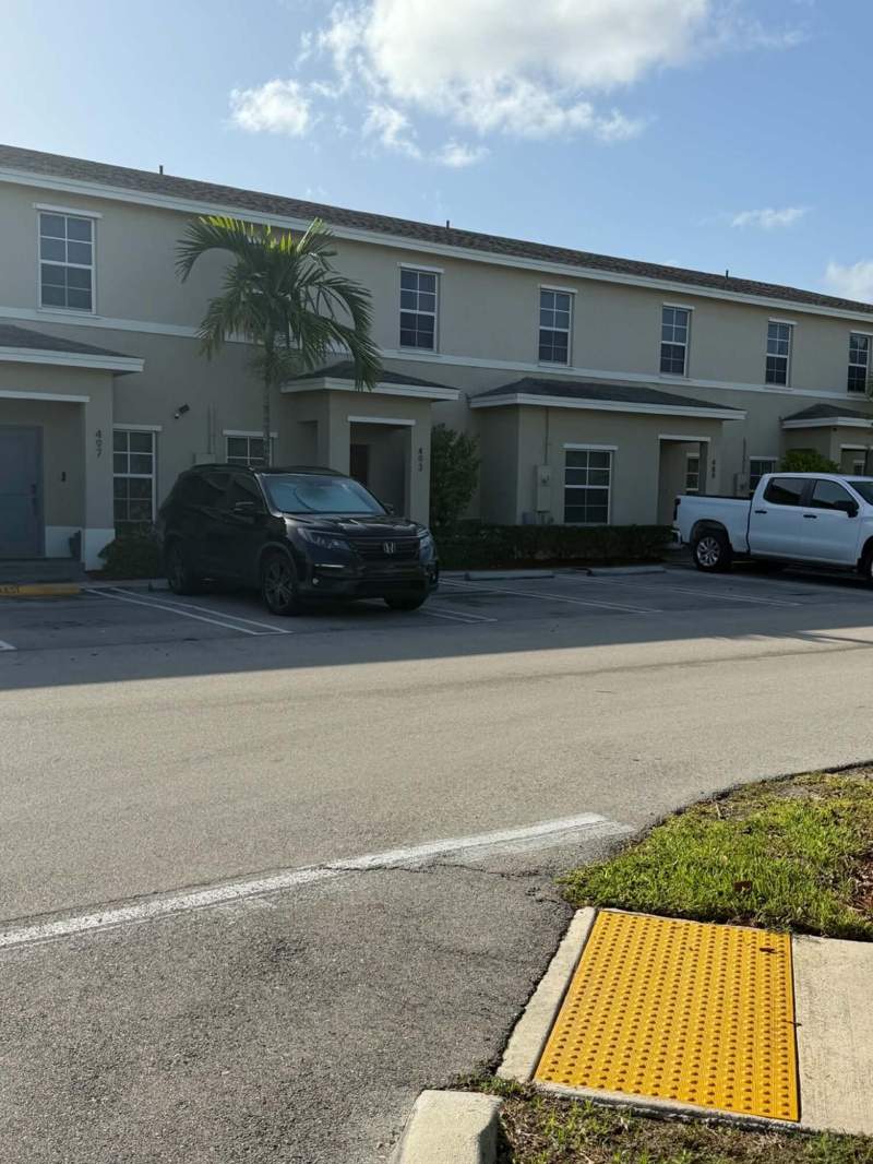 3 bedroom Townhouse at 493 NE 5th Place, Fvp Subdivision, Florida City — photo 5