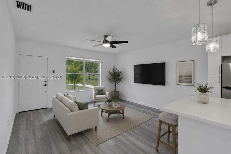 4 bedroom SingleFamilyResidence at 19930 Christmas Rd, Pine Tree Manor Sec 3, Cutler Bay — photo 3
