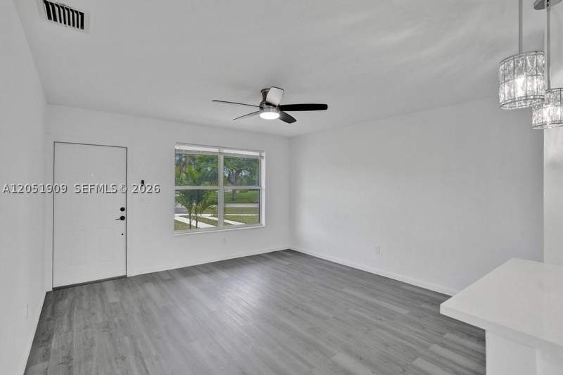 4 bedroom SingleFamilyResidence at 19930 Christmas Rd, Pine Tree Manor Sec 3, Cutler Bay — photo 4