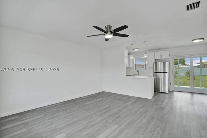 4 bedroom SingleFamilyResidence at 19930 Christmas Rd, Pine Tree Manor Sec 3, Cutler Bay — photo 5