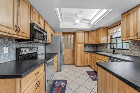 6860 SW 18th St, Miami FL - photo 10 of 35