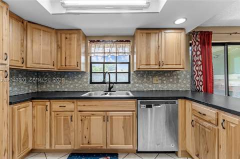 6860 SW 18th St, Miami FL - photo 11 of 35