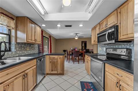 6860 SW 18th St, Miami FL - photo 12 of 35