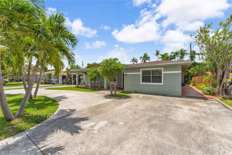 4 bedroom SingleFamilyResidence at 6860 SW 18th St, Oaklawn Sub, Miami — photo 3
