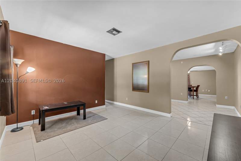 4 bedroom SingleFamilyResidence at 6860 SW 18th St, Oaklawn Sub, Miami — photo 4