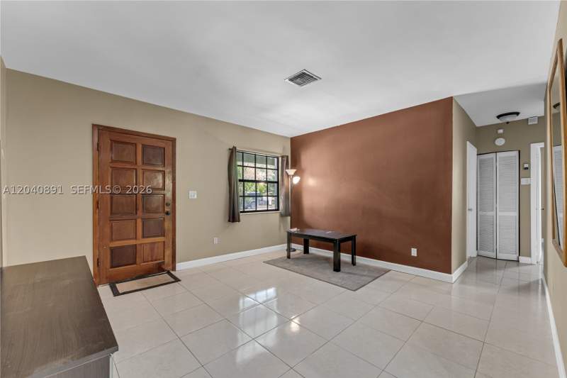4 bedroom SingleFamilyResidence at 6860 SW 18th St, Oaklawn Sub, Miami — photo 5