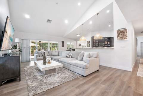 8265 SW 176th Ter, Palmetto Bay FL - photo 16 of 48