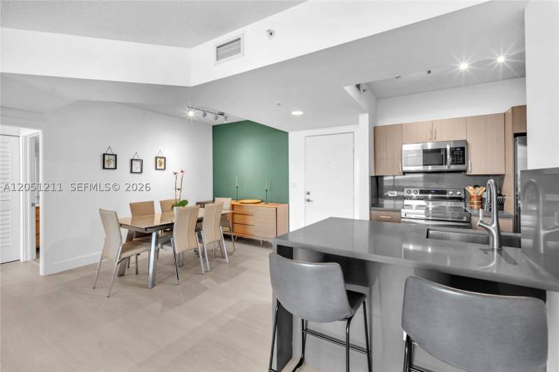 2 bedroom Condominium at 18800 NE 29th Ave 517 (Fully Renovated), Venture At Aventura East, Aventura — photo 4