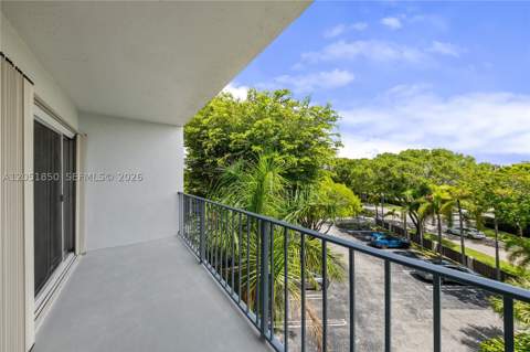7900 Camino Cir 406, Miami FL - photo 15 of 21