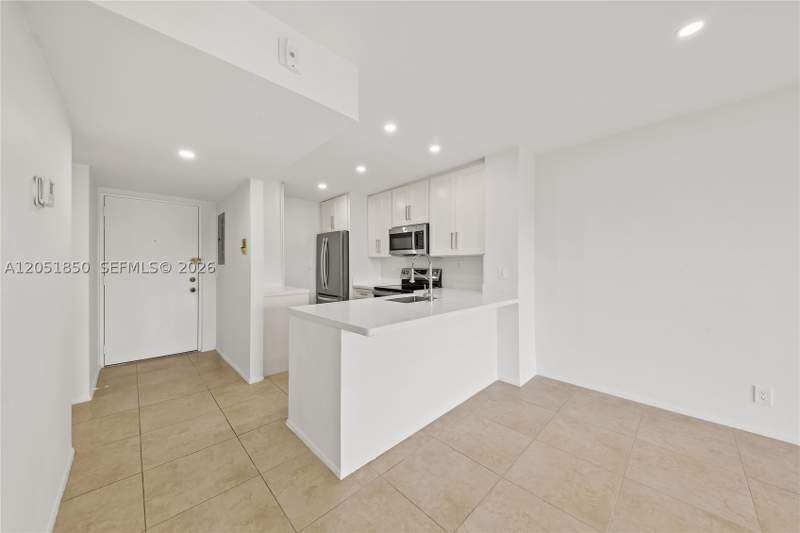 1 bedroom Condominium at 7900 Camino Cir 406, Camino Circle Condo, Miami — photo 2