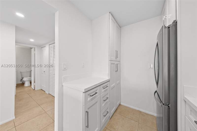 1 bedroom Condominium at 7900 Camino Cir 406, Camino Circle Condo, Miami — photo 3