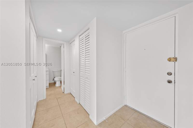 1 bedroom Condominium at 7900 Camino Cir 406, Camino Circle Condo, Miami — photo 5
