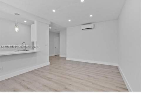 520 79th St 3, Miami Beach FL - photo 9 of 11