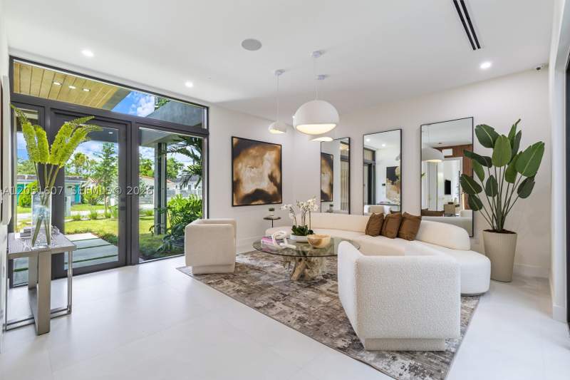 5 bedroom SingleFamilyResidence at 6359 SW 34th St, Coral Villas Rev, Miami — photo 2