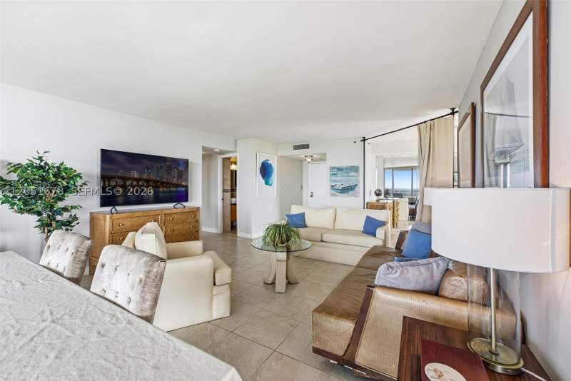 3 bedroom Condominium at 2000 Towerside Ter 1911, Towers Of Quayside Condo, Miami — photo 3