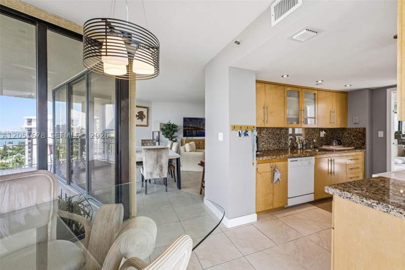 3 bedroom Condominium at 2000 Towerside Ter 1911, Towers Of Quayside Condo, Miami — photo 5