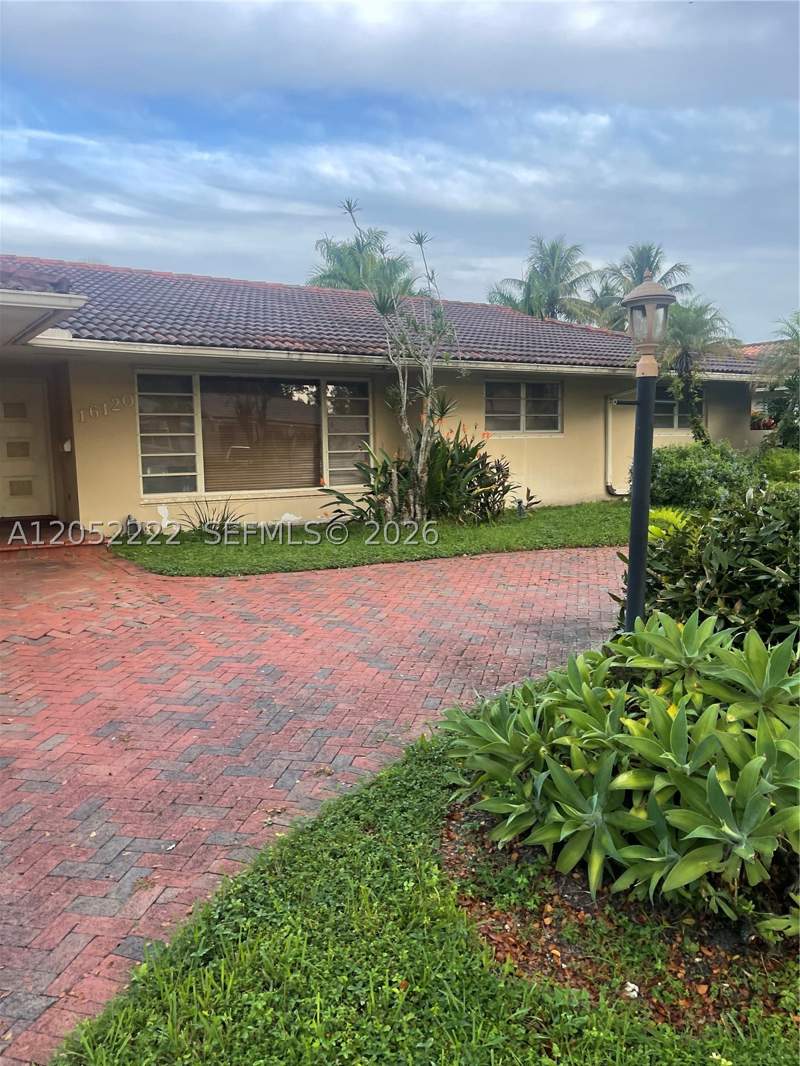 5 bedroom SingleFamilyResidence at 16120 E Troon Cir, Miami Lakes - Loch Lomond, Miami Lakes — photo 2