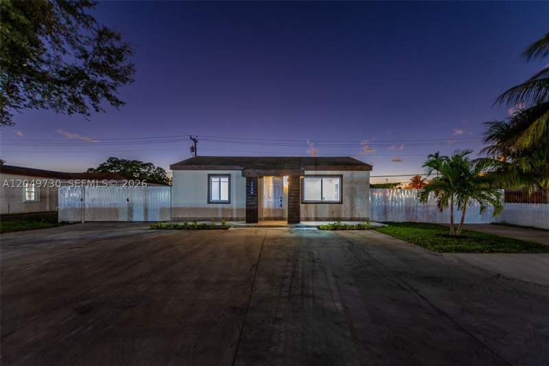 2 bedroom SingleFamilyResidence at 1720 SW 67th St, Oaklawn Sub, Miami — photo 2