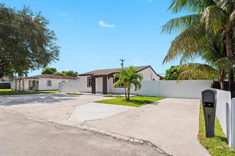 2 bedroom SingleFamilyResidence at 1720 SW 67th St, Oaklawn Sub, Miami — photo 3