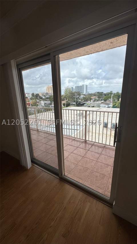2441 SW 31st Ave 303, Miami FL - photo 8 of 22