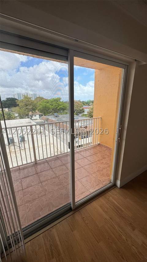 2441 SW 31st Ave 303, Miami FL - photo 9 of 22