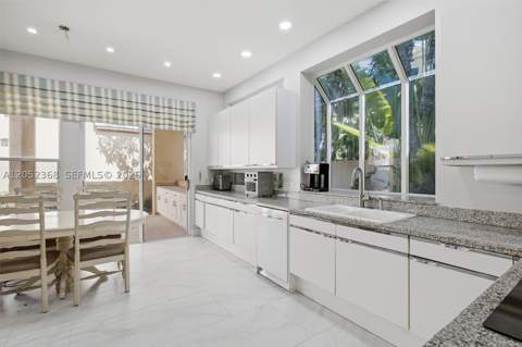 3722 NE 208th Ter, Aventura FL - photo 11 of 40