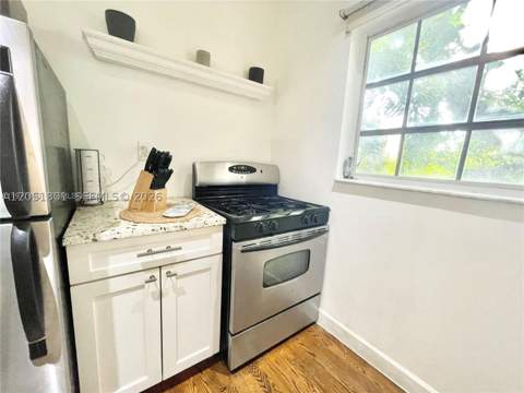 439 15th St 18, Miami Beach FL - photo 9 of 24