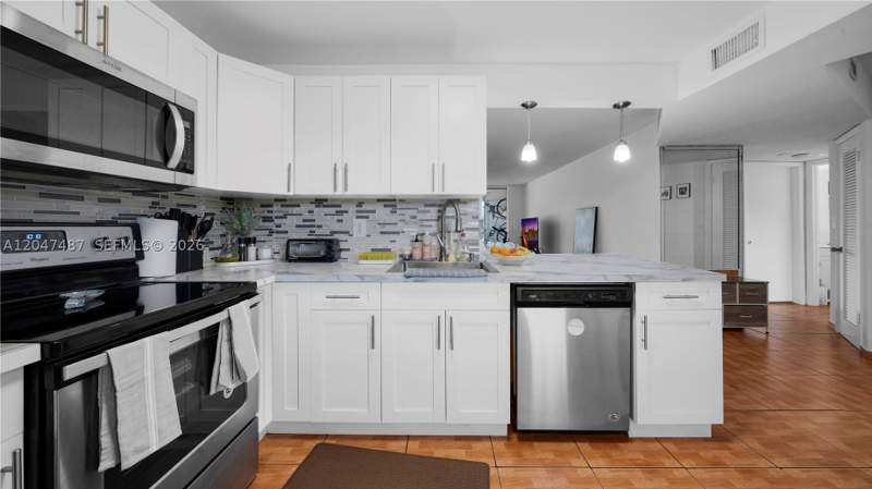 2 bedroom Condominium at 1101 NE 191st St H314, Rolling Green Condo H, Miami — photo 3