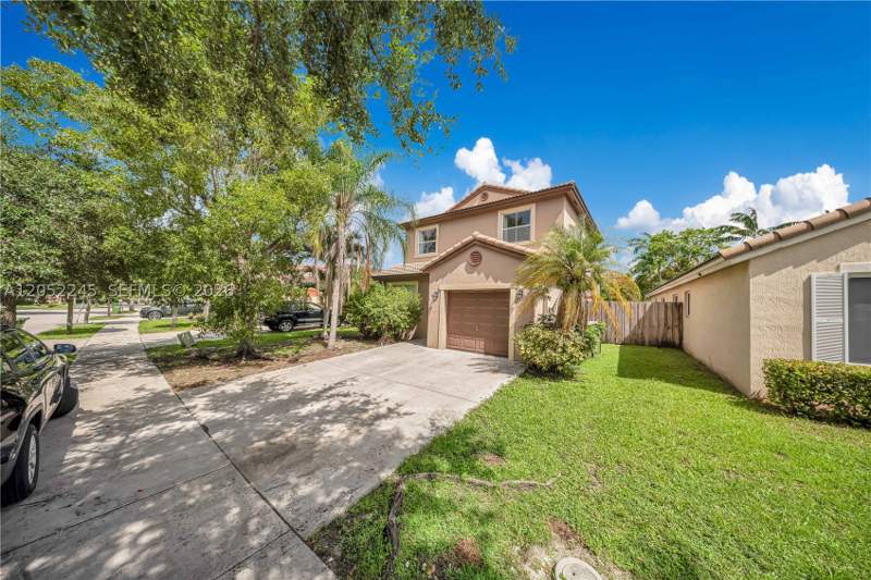 3 bedroom SingleFamilyResidence at 2019 SE 13th St, Shores At Keys Gate, Homestead — photo 3