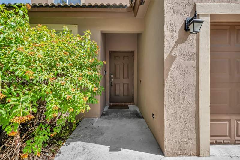 3 bedroom SingleFamilyResidence at 2019 SE 13th St, Shores At Keys Gate, Homestead — photo 4