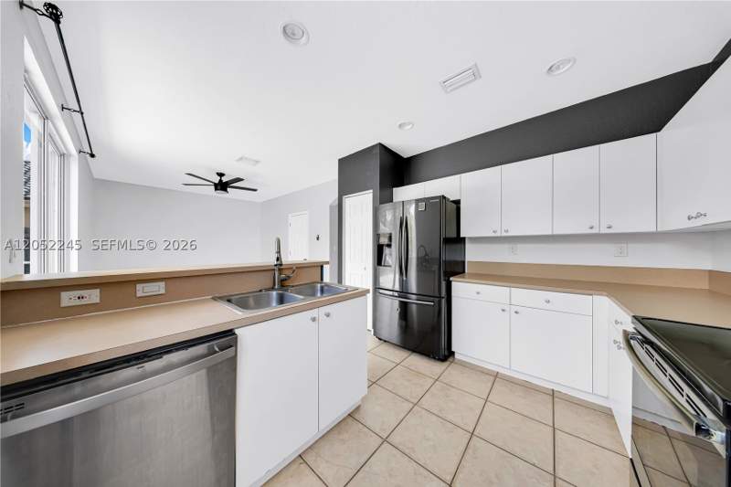 3 bedroom SingleFamilyResidence at 2019 SE 13th St, Shores At Keys Gate, Homestead — photo 5