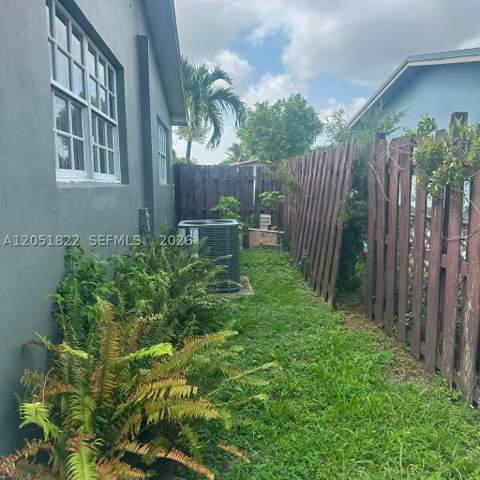 930 NW 180th Ter, Miami Gardens FL - photo 8 of 34