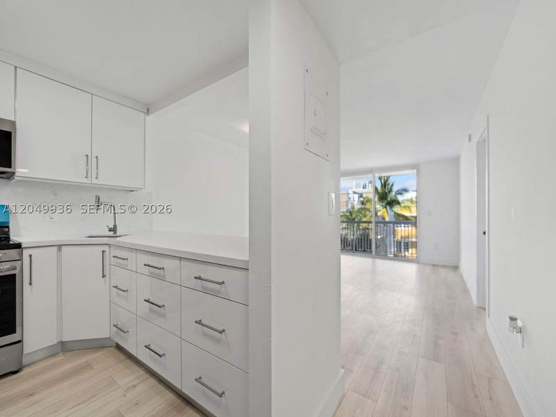 1 bedroom Condominium at 401 Ocean Dr 403, The Presidential Condo, Miami Beach — photo 2