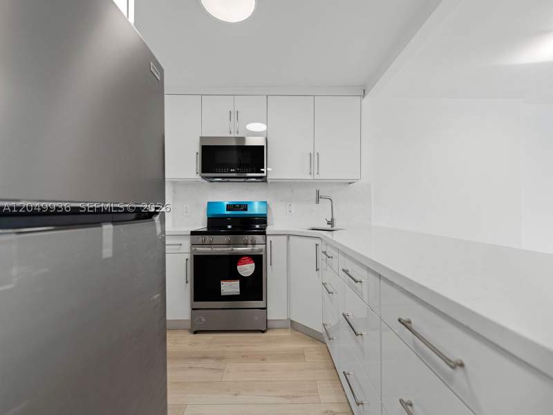 1 bedroom Condominium at 401 Ocean Dr 403, The Presidential Condo, Miami Beach — photo 3