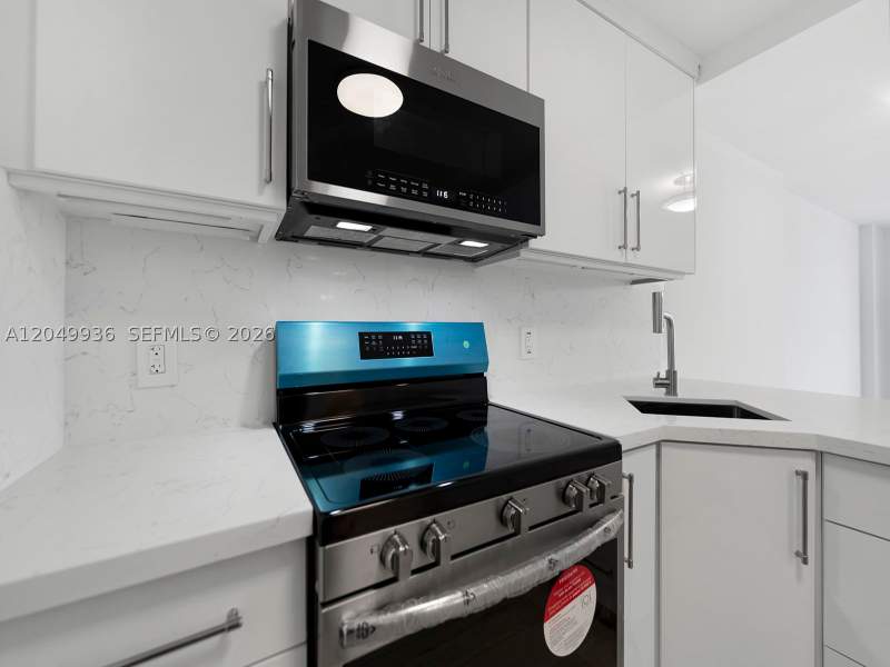 1 bedroom Condominium at 401 Ocean Dr 403, The Presidential Condo, Miami Beach — photo 4