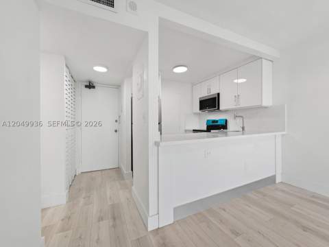 401 Ocean Dr 403, Miami Beach FL - photo 7 of 38