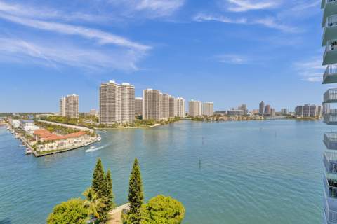 301 174th Street 1401, Sunny Isles Beach FL - photo 14 of 15