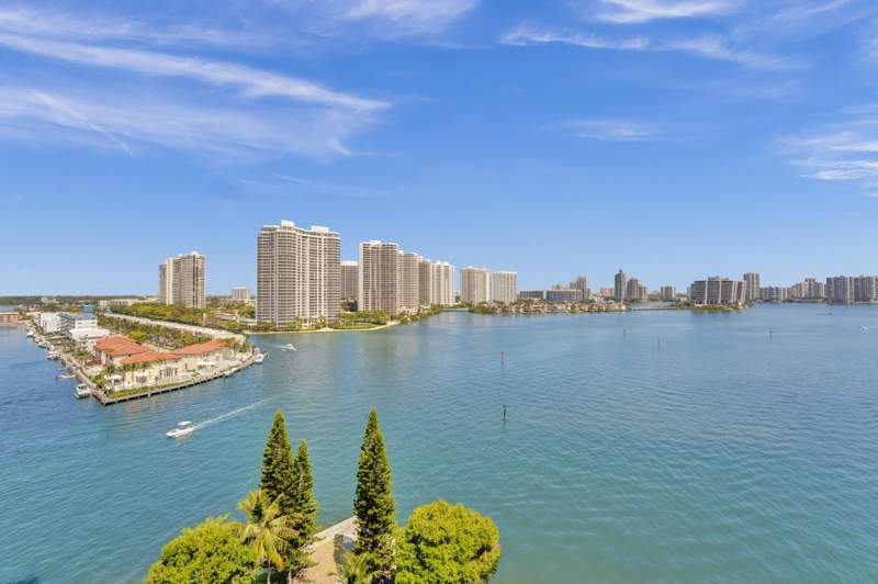 2 bedroom Condominium at 301 174th Street 1401, Winston Towers 500, Sunny Isles Beach — photo 3