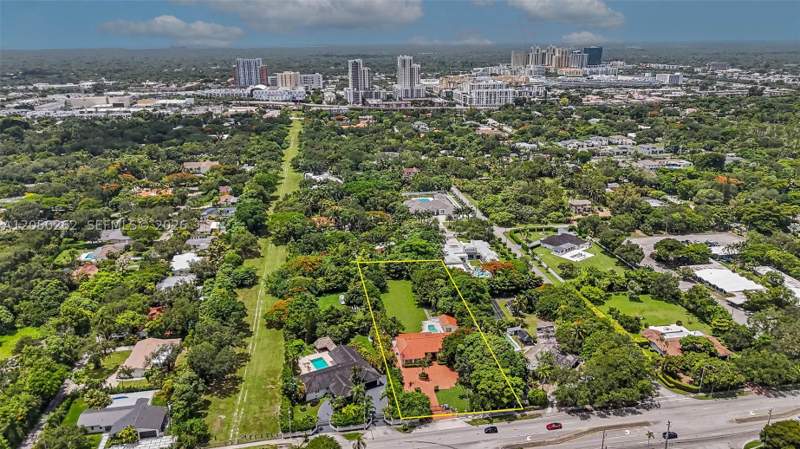 5 bedroom SingleFamilyResidence at 7030 SW 72nd Street, Sunswept Groves, Miami — photo 4