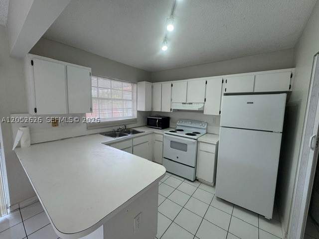 3 bedroom SingleFamilyResidence at 13073 SW 150th Ter, Deerwood Estates, Miami — photo 5