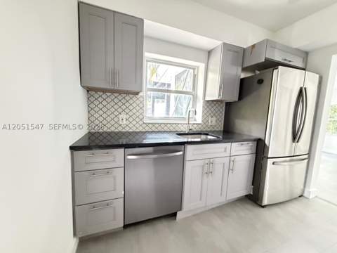 859 NE 115th St, Biscayne Park FL - photo 9 of 30