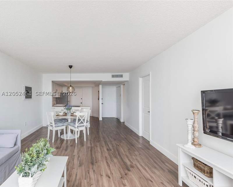 1 bedroom Condominium at 1301 NE Miami Gardens Dr 1522W, Buckley Towers Condo - Ea, Miami — photo 4
