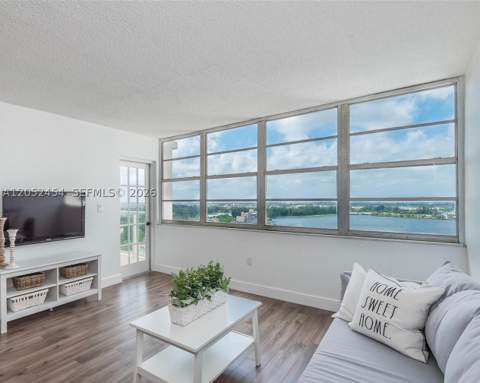 1301 NE Miami Gardens Dr 1522W, Miami FL - photo 7 of 11