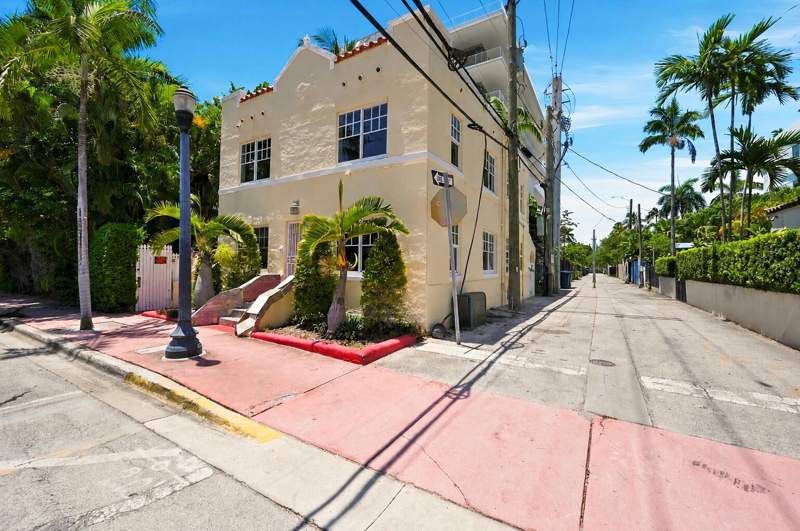3 bedroom SingleFamilyResidence at 927 4th Street, Ocean Beach Addn No 3, Miami Beach — photo 2