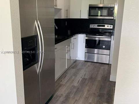 10000 NW 80th Ct 2423, Hialeah Gardens FL - photo 10 of 11