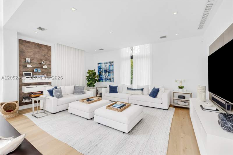 4 bedroom SingleFamilyResidence at 4515 N Michigan Ave, Nautilus Extension 4th, Miami Beach — photo 5