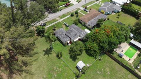 27 NW 18th St, Homestead FL - photo 13 of 28